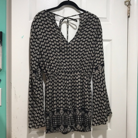 Long Sleeved Patterned Romper - Picture 3 of 3